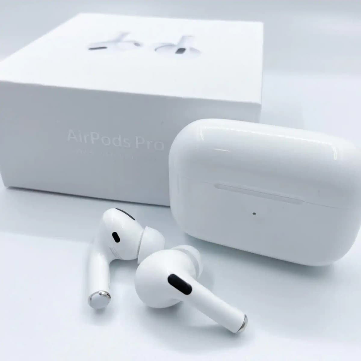 Apple AirPods Pro Active Noise Cancellation ট্রু ওয়্যারলেস ব্লুটুথ ইয়ারবাডস - Immersive Sound Experience